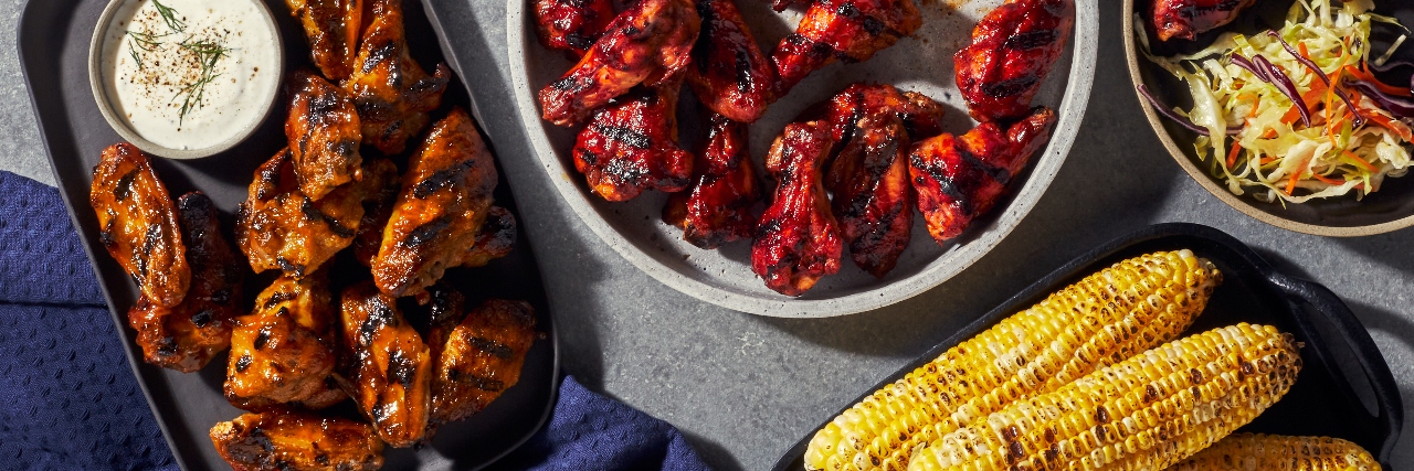 Chicken wings with corn and coleslaw