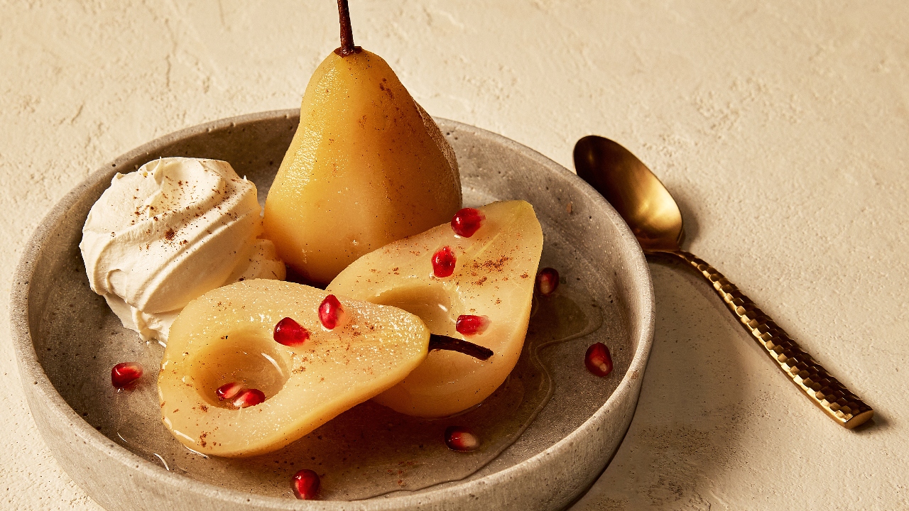 Poached pears with white wine