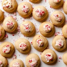 https://www.redpathsugar.com/sites/redpathsugar_com/files/styles/medium/public/Peppermint_Thumbprint_Cookies_500x400%20%281%29.jpg.webp?itok=jvKw119t