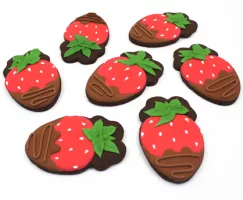 How to decorate “strawberries dipped in chocolate” cookies