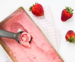 Homemade Strawberry Frozen Yogurt